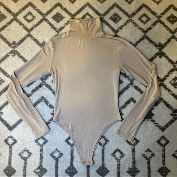 Fashion Nova Turtleneck Bodysuit Sz S - Khaki/Nude Color - Picture 4 of 6